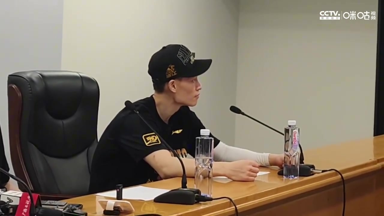 谈球吧官网登录入口林秉圣调侃：陈盈骏今晚可能不接我电话 望场上多切磋场下多交流